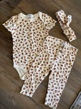 Cream Floral Ribbed Baby Bodysuit & Pants Set with Headband